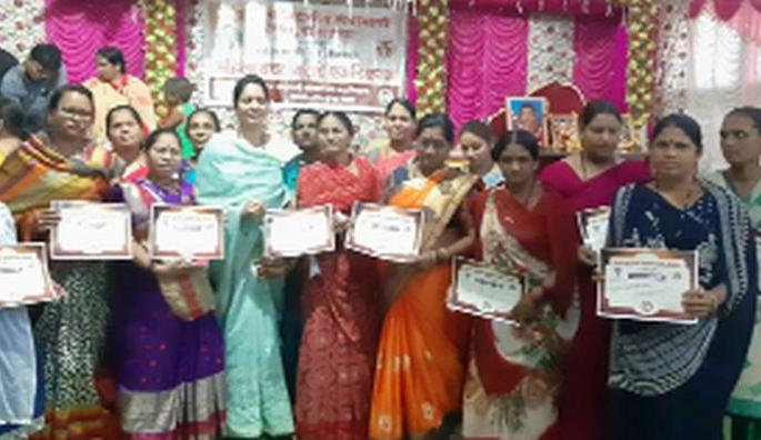 Meeting guides of savings groups enthusiastically | बचतगटांचा मार्गदर्शनपर मेळावा उत्साहात Meeting guides of savings groups enthusiastically | बचतगटांचा मार्गदर्शनपर मेळावा उत्साहात