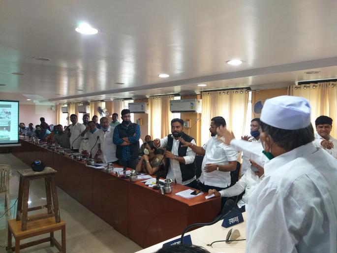 Khadajangi in Kolhapur Zilla Parishad over Hathras case | हाथरस प्रकरणावरून कोल्हापूर जिल्हा परिषदेत खडाजंगी Khadajangi in Kolhapur Zilla Parishad over Hathras case | हाथरस प्रकरणावरून कोल्हापूर जिल्हा परिषदेत खडाजंगी
