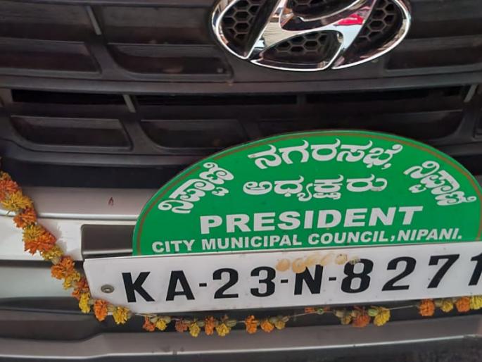 Action against illegal parking on Nipani mayor's car near Casino Jetty in Panaji | निपाणीच्या नगराध्यक्षांच्या मोटारीवर पणजीतील कॅसिनो जेटीनजीक बेकायदा पार्किंग प्रकरणी कारवाई