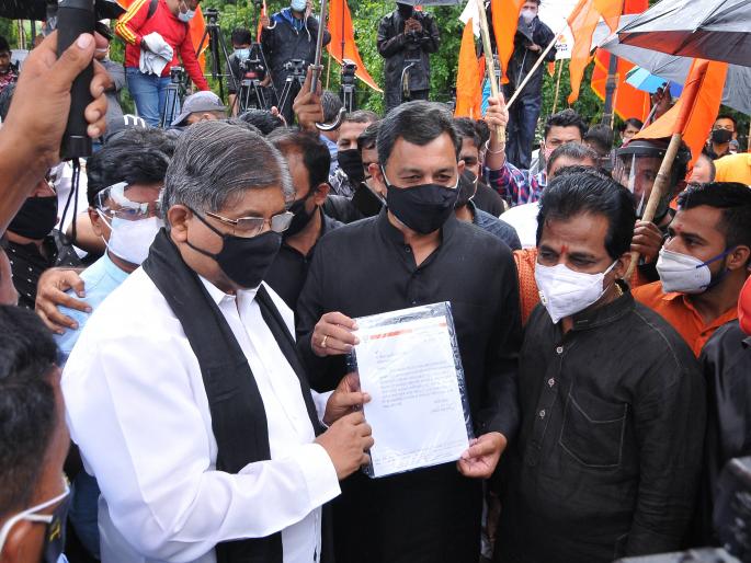 Maratha Reservation: Letter of support given by Chandrakant Patil after meeting Sambhaji Raje | Maratha Reservation : संभाजीराजेंना भेटून चंद्रकांत पाटील यांनी दिले पाठिंब्याचे पत्र Maratha Reservation: Letter of support given by Chandrakant Patil after meeting Sambhaji Raje | Maratha Reservation : संभाजीराजेंना भेटून चंद्रकांत पाटील यांनी दिले पाठिंब्याचे पत्र