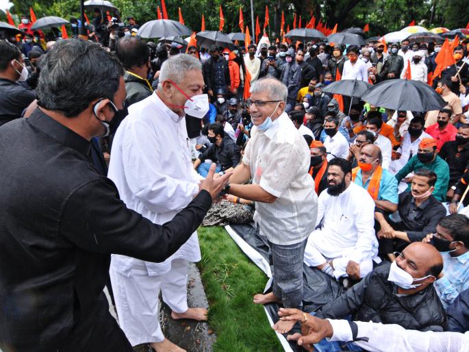 Maratha Reservation: Reservation for Marathas only if the Central Government corrects the incident: Prakash Ambedkar | Maratha Reservation : केंद्र सरकारने घटना दुरुस्ती केली तरच मराठ्यांना आरक्षण : प्रकाश आंबेडकर Maratha Reservation: Reservation for Marathas only if the Central Government corrects the incident: Prakash Ambedkar | Maratha Reservation : केंद्र सरकारने घटना दुरुस्ती केली तरच मराठ्यांना आरक्षण : प्रकाश आंबेडकर