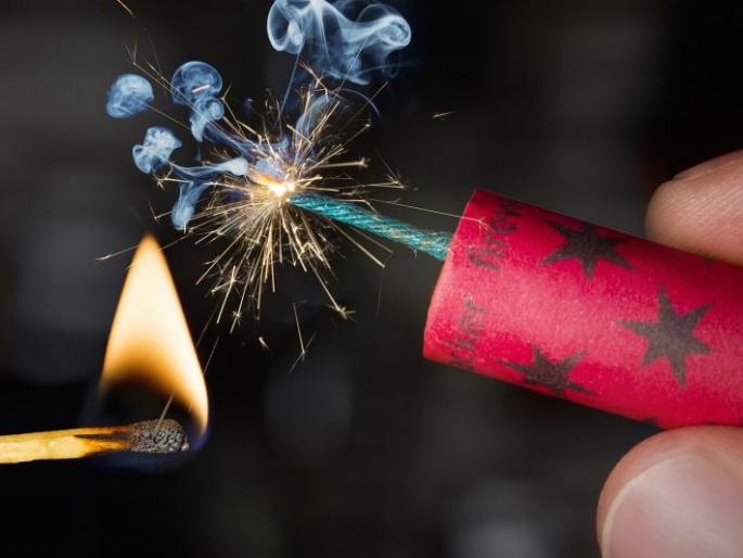 In Nagpur, most 'fire crackers' are cracked in Ayodhya Nagar and Gandhibagh | नागपुरात गांधीबाग, अयोध्यानगरमध्ये सर्वाधिक ‘धडामधूम’ In Nagpur, most 'fire crackers' are cracked in Ayodhya Nagar and Gandhibagh | नागपुरात गांधीबाग, अयोध्यानगरमध्ये सर्वाधिक ‘धडामधूम’