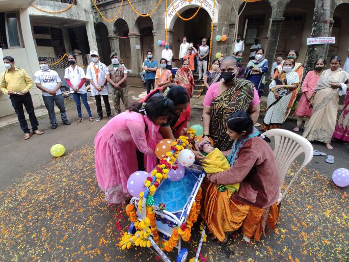 corona virus: Rangala Barsha ceremony at Kovid Center | corona virus : कोविड सेंटरमध्ये रंगला बारशाचा सोहळा corona virus: Rangala Barsha ceremony at Kovid Center | corona virus : कोविड सेंटरमध्ये रंगला बारशाचा सोहळा