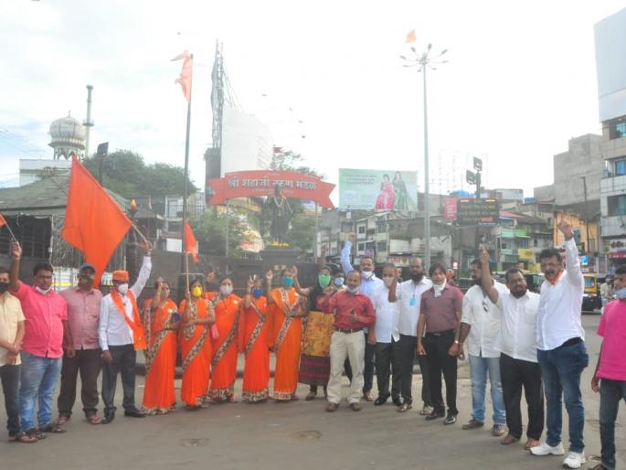 Instructions at Shivaji Chowk on behalf of Sakal Maratha Shouryapeeth for reservation | आरक्षणासाठी सकल मराठा शौर्यपीठाच्यावतीने शिवाजी चौकात निर्दशने Instructions at Shivaji Chowk on behalf of Sakal Maratha Shouryapeeth for reservation | आरक्षणासाठी सकल मराठा शौर्यपीठाच्यावतीने शिवाजी चौकात निर्दशने