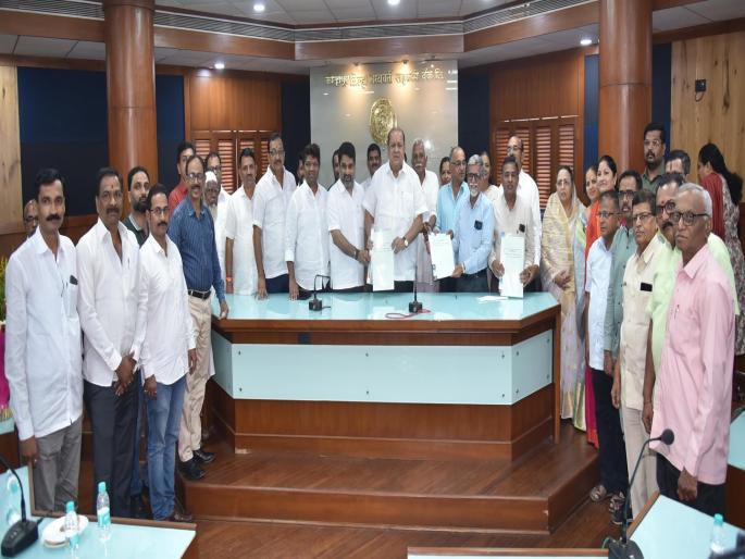 Big salary hike for Kolhapur District Bank employees | कोल्हापूर जिल्हा बँक कर्मचाऱ्यांना मोठी पगारवाढ, दीड महिना आधीच दिवाळी  Big salary hike for Kolhapur District Bank employees | कोल्हापूर जिल्हा बँक कर्मचाऱ्यांना मोठी पगारवाढ, दीड महिना आधीच दिवाळी