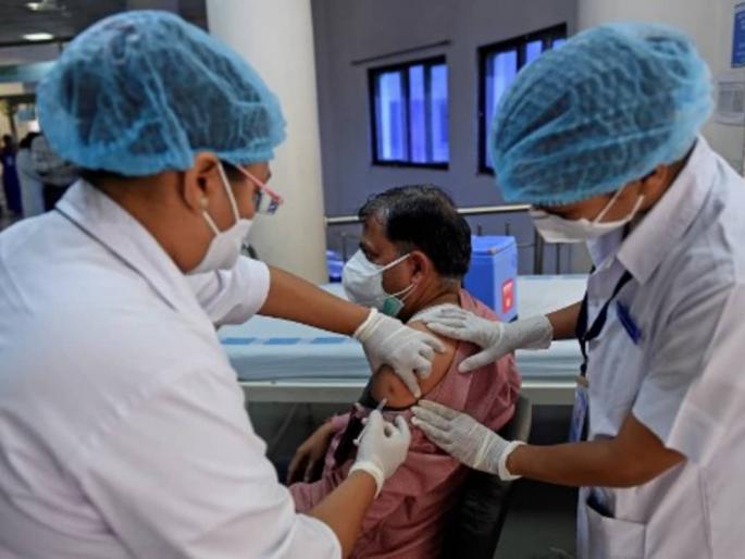 Senior citizens of Palghar continue to pay for vaccination | पैसे देऊन लस घेण्यात पालघरचे ज्येष्ठ नागरिक पुढे Senior citizens of Palghar continue to pay for vaccination | पैसे देऊन लस घेण्यात पालघरचे ज्येष्ठ नागरिक पुढे