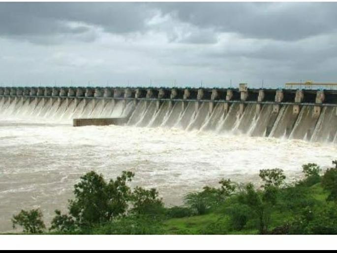 Discharge of 10,000 cusecs from Ujani to Bhima river; Warning to Bhima river villages | उजनीतून भीमा नदीत १० हजार क्युसेक विसर्ग; भीमा नदीकाठच्या गावांना सतर्कतेचा इशारा
