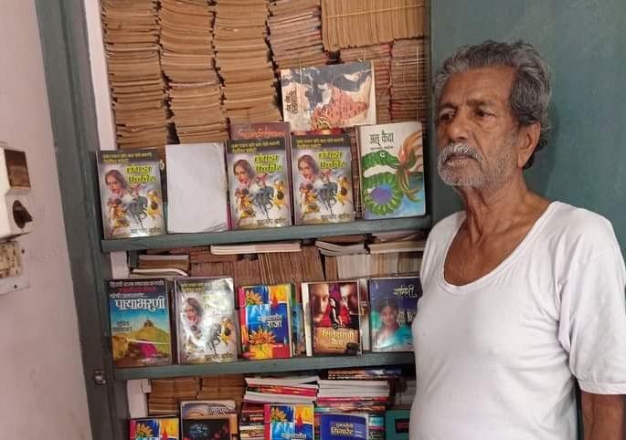 Mystery storyteller Gurunath Naik, who wrote 1200 Marathi novels, passed away | 1200 मराठी कादंबऱ्या लिहिणारे रहस्यकथाकार गुरुनाथ नाईक यांचे निधन Mystery storyteller Gurunath Naik, who wrote 1200 Marathi novels, passed away | 1200 मराठी कादंबऱ्या लिहिणारे रहस्यकथाकार गुरुनाथ नाईक यांचे निधन