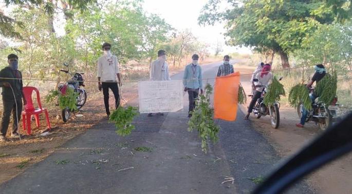 Despite being in the green zone, villagers in Koregaon in Gadchiroli are watching over strangers | ग्रीन झोनमध्ये असला तरी गडचिरोलीतील कोरेगावात ग्रामस्थांची अनोळखी लोकांवर पाळत Despite being in the green zone, villagers in Koregaon in Gadchiroli are watching over strangers | ग्रीन झोनमध्ये असला तरी गडचिरोलीतील कोरेगावात ग्रामस्थांची अनोळखी लोकांवर पाळत