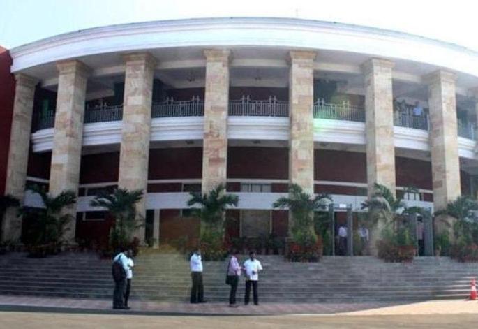 Contractors have reduced the cost of winter session by Rs 33 crore | अजबच : कंत्राटदारांनी हिवाळी अधिवेशनाचा खर्च ३३ कोटी रुपयांनी केला कमी Contractors have reduced the cost of winter session by Rs 33 crore | अजबच : कंत्राटदारांनी हिवाळी अधिवेशनाचा खर्च ३३ कोटी रुपयांनी केला कमी