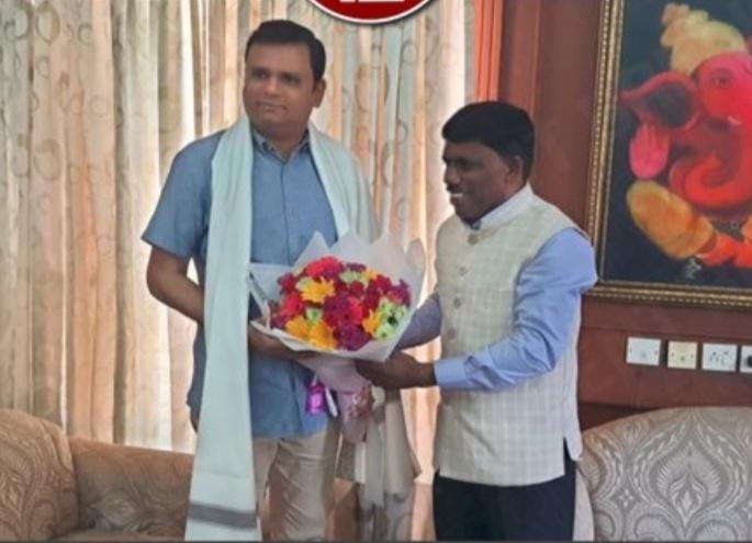 Mopa airport is also beneficial for Maharashtra, Rahul Narvekar met the Speaker of Goa | मोपा विमानतळ महाराष्ट्रालाही फायदेशीर, राहुल नार्वेकरांनी गोव्याच्या सभापतींची घेतली सदिच्छा भेट Mopa airport is also beneficial for Maharashtra, Rahul Narvekar met the Speaker of Goa | मोपा विमानतळ महाराष्ट्रालाही फायदेशीर, राहुल नार्वेकरांनी गोव्याच्या सभापतींची घेतली सदिच्छा भेट