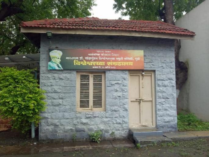 Lived in the dust for sixteen months | तब्बल सोळा महिने धुळ्यात होते वास्तव्य Lived in the dust for sixteen months | तब्बल सोळा महिने धुळ्यात होते वास्तव्य