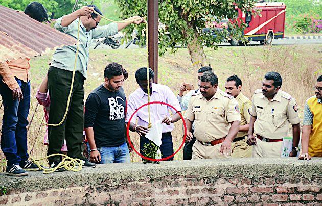 The body of the girl in the well; Suicide of murder? | विहिरीत तरुणीचा मृतदेह; हत्या की आत्महत्या ? The body of the girl in the well; Suicide of murder? | विहिरीत तरुणीचा मृतदेह; हत्या की आत्महत्या ?