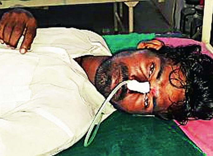 He reached the police station by taking poison 'poison' | ‘तो’ विष घेऊन पोलीस ठाण्यात पोहोचला He reached the police station by taking poison 'poison' | ‘तो’ विष घेऊन पोलीस ठाण्यात पोहोचला