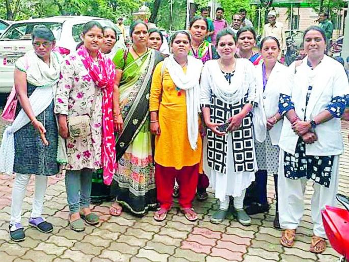 Closing work of contract staff | कंत्राटी कर्मचाऱ्यांचे काम बंद Closing work of contract staff | कंत्राटी कर्मचाऱ्यांचे काम बंद