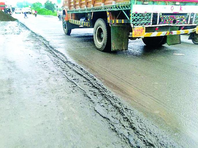 Flight risk in Badenya rises | बडनेऱ्यातील उडाणपूल झाला धोक्याचा Flight risk in Badenya rises | बडनेऱ्यातील उडाणपूल झाला धोक्याचा