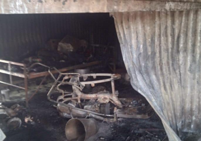 Fire at Bangavi garage; Seven bikes burnt | बाणगावी गॅरेजला आग; सात दुचाकी भस्मसात