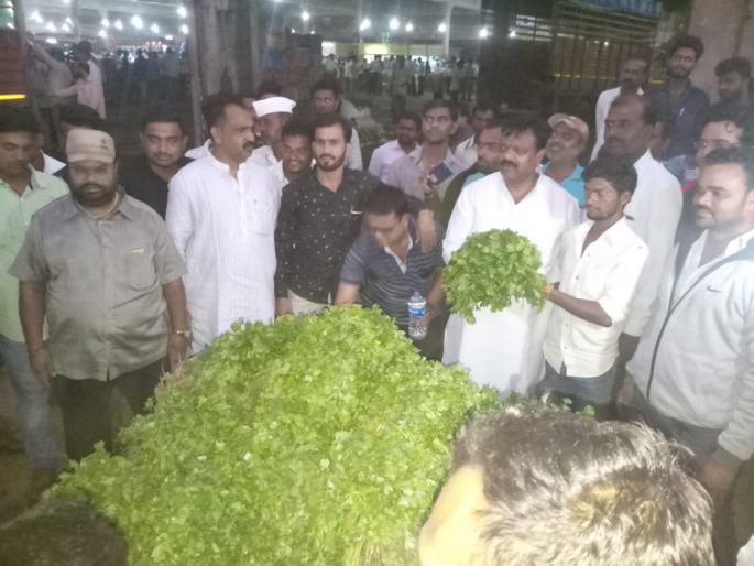 Cosine 331 bucks; High rate | कोथिंबीर ३३१ रुपये जुडी; उच्चांकी दर Cosine 331 bucks; High rate | कोथिंबीर ३३१ रुपये जुडी; उच्चांकी दर