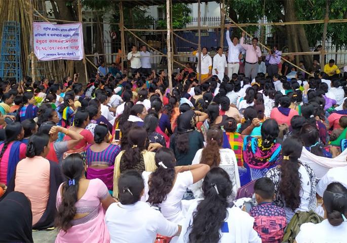NHM staff also on strike after Asha Sevak | आशा सेविकांपाठोपाठ एनएचएमचे कर्मचारीही संपावर NHM staff also on strike after Asha Sevak | आशा सेविकांपाठोपाठ एनएचएमचे कर्मचारीही संपावर