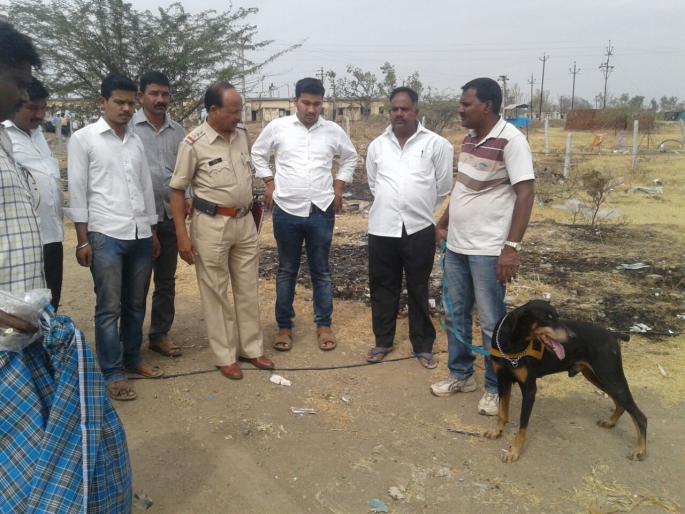 Drama worth Rs 6 lakh worth of goods sold on Shriram Bazaar: Belonging to Ten to Twelve People | बेळंकीत श्रीराम बझारवर दरोडा सहा लाखाचा माल लंपास : दहा ते बारा जणांच्या टोळीचे कृत्य Drama worth Rs 6 lakh worth of goods sold on Shriram Bazaar: Belonging to Ten to Twelve People | बेळंकीत श्रीराम बझारवर दरोडा सहा लाखाचा माल लंपास : दहा ते बारा जणांच्या टोळीचे कृत्य