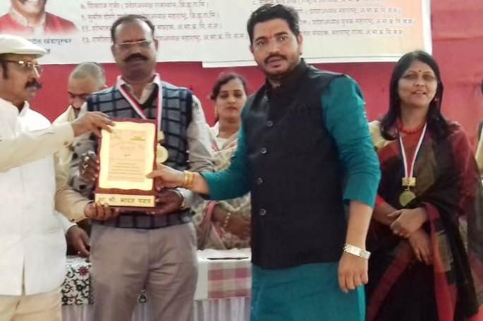 Bharat Pawar Award | भारत पवार यांना पुरस्कार   Bharat Pawar Award | भारत पवार यांना पुरस्कार
