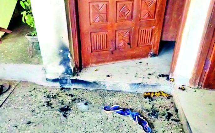 Alcoholism is a threat to the world | दारूच्या व्यसनाने केला घात, संसार उघड्यावर Alcoholism is a threat to the world | दारूच्या व्यसनाने केला घात, संसार उघड्यावर