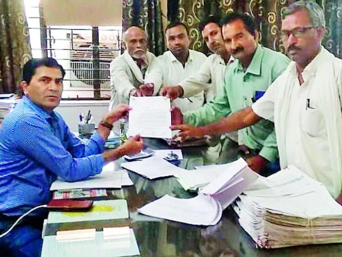 Farmers in crisis due to shortage of paddy | धान विक्रीअभावी शेतकरी संकटात