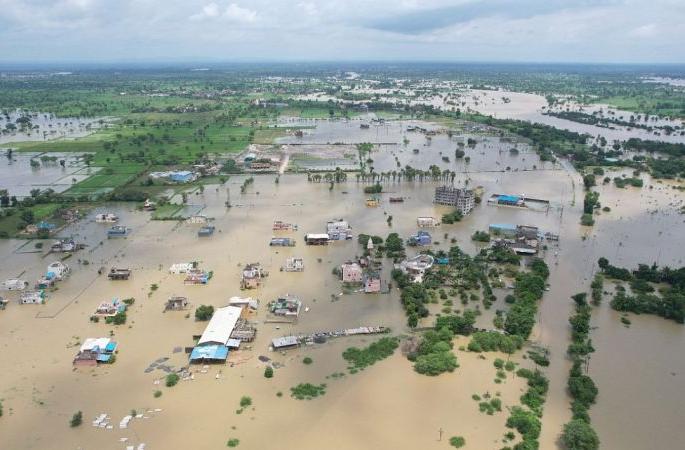 Bhandara besieged by Vainganga, Bhamragarh flooded by Pearlkota river | भंडाऱ्याला वैनगंगेचा वेढा, पर्लकोटा नदीमुळे भामरागड जलमय Bhandara besieged by Vainganga, Bhamragarh flooded by Pearlkota river | भंडाऱ्याला वैनगंगेचा वेढा, पर्लकोटा नदीमुळे भामरागड जलमय