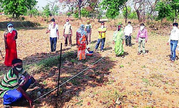 EGS work is fast in Sakoli in Lockdown | लॉकडाऊनमध्ये साकोलीत रोहयोची कामे जोरात