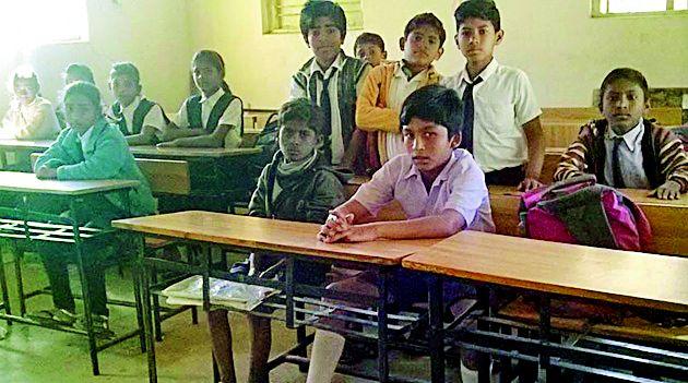 Teacher trips, school winds | शिक्षक सहलीवर, शाळा वाऱ्यावर Teacher trips, school winds | शिक्षक सहलीवर, शाळा वाऱ्यावर