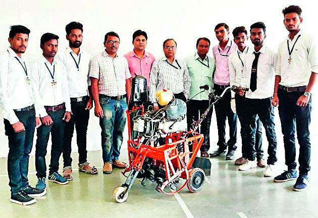 Rotavater created by MIET students | एमआयईटीच्या विद्यार्थ्यांनी तयार केले रोटाव्हेटर Rotavater created by MIET students | एमआयईटीच्या विद्यार्थ्यांनी तयार केले रोटाव्हेटर