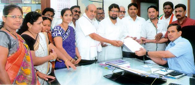 Give relief to the district by declaring it as drought-affected | जिल्हा दुष्काळग्रस्त घोषित करून दिलासा द्यावा