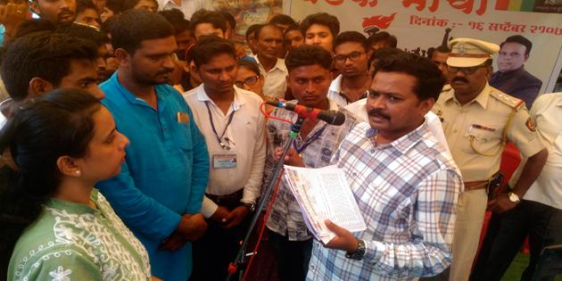 For the demand of scholarship, the front of the tehsil of students | शिष्यवृत्तीच्या मागणीसाठी विद्यार्थ्यांचा तहसीलवर मोर्चा