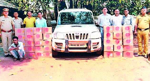 6.80 lakhs liquor seized with liquor | ६.८० लाख रूपयांचा दारूसह मुद्देमाल जप्त