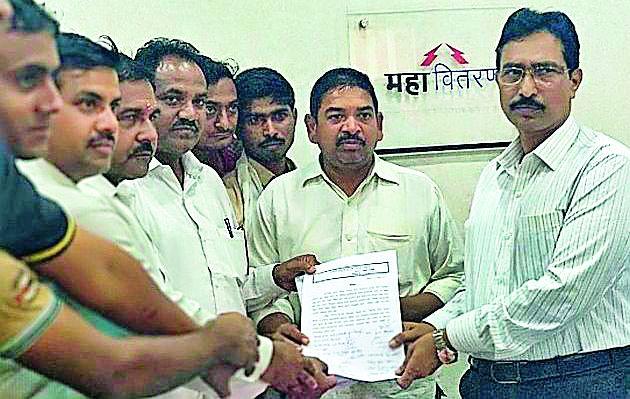 Consumers loot in the name of security deposit | सुरक्षा ठेवीच्या नावावर ग्राहकांची लूट