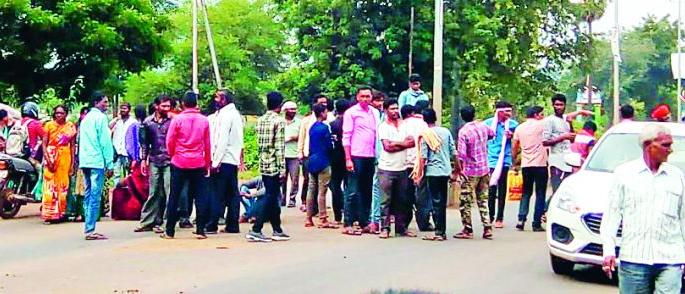 Construction Workers' Overnight | बांधकाम कामगारांचा रास्तारोको Construction Workers' Overnight | बांधकाम कामगारांचा रास्तारोको