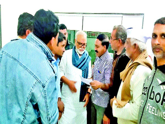The displaced sackcloth awaiting justice | येवल्यातील विस्थापित गाळेधारक न्यायाच्या प्रतीक्षेत The displaced sackcloth awaiting justice | येवल्यातील विस्थापित गाळेधारक न्यायाच्या प्रतीक्षेत