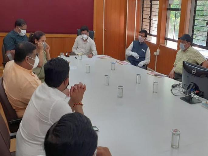 Lockdown the city for four days - BJP's demand | शहर चार दिवस कडकडीत लॉकडाऊन करा - भाजपाची मागणी Lockdown the city for four days - BJP's demand | शहर चार दिवस कडकडीत लॉकडाऊन करा - भाजपाची मागणी