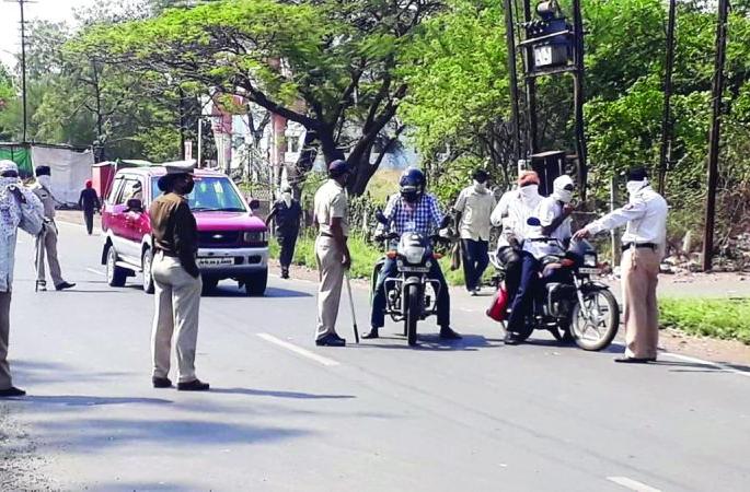 CoronaVirus in Buldhana: Effective implementation of 'Cluster Containment Plan' | CoronaVirus in Buldhana : ‘क्लस्टर कंटेन्मेंट प्लॅन’ची प्रभावी अंमलबजावणी