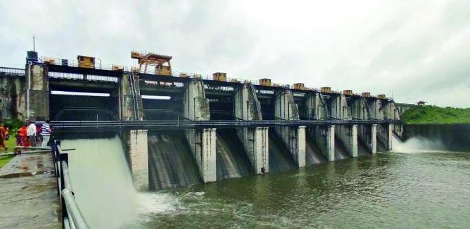 Discharge of 697 cusecs of water from Pentakali project | पेनटाकळी प्रकल्पातून ६९७ क्युसेक पाण्याचा विसर्ग Discharge of 697 cusecs of water from Pentakali project | पेनटाकळी प्रकल्पातून ६९७ क्युसेक पाण्याचा विसर्ग