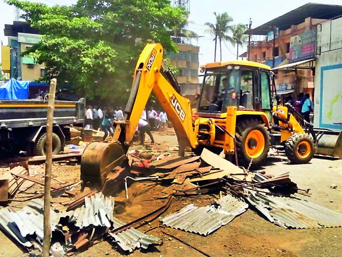 Action on pastry in Chiplun | भाजी व्यावसायिकांवर चिपळुणात कारवाई Action on pastry in Chiplun | भाजी व्यावसायिकांवर चिपळुणात कारवाई