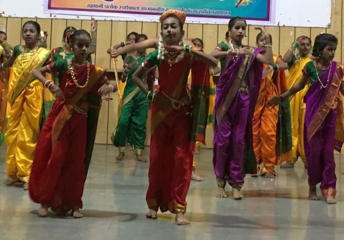 Artist inventions of dance competition | नृत्य स्पर्धेत कलाकारांचा आविष्कार Artist inventions of dance competition | नृत्य स्पर्धेत कलाकारांचा आविष्कार