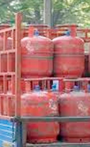 Regularly supply gas cylinders | गॅस सिलिंडरचा पुरवठा नियमित करा