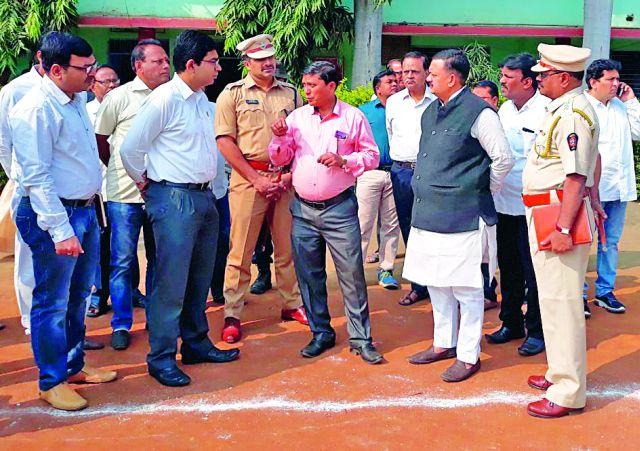 Surveying by the District Collector preparing for the National Volleyball Tournament | राष्ट्रीय व्हॉलिबॉल स्पर्धेच्या तयारीची जिल्हाधिकाऱ्यांकडून पाहणी Surveying by the District Collector preparing for the National Volleyball Tournament | राष्ट्रीय व्हॉलिबॉल स्पर्धेच्या तयारीची जिल्हाधिकाऱ्यांकडून पाहणी