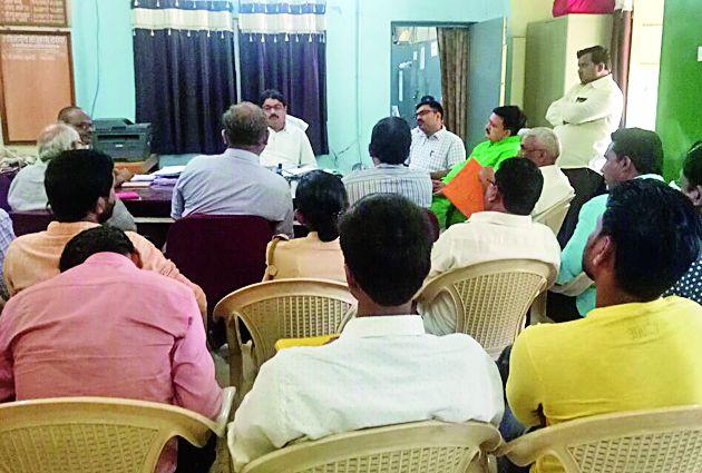 To get the workers involved in the service of the unjust workers | अन्यायग्रस्त कामगारांना सेवेत रूजू करून घेणार To get the workers involved in the service of the unjust workers | अन्यायग्रस्त कामगारांना सेवेत रूजू करून घेणार