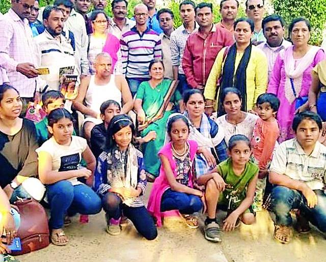 Meetings of ex-students at Janta College | जनता महाविद्यालयात माजी विद्यार्थ्यांचा मेळावा