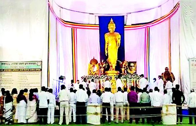 Even in the rain, the steps of Bhimpakhar turned towards the historic initiation ground | पावसातही ऐतिहासिक दीक्षाभूमीकडे वळली भीमपाखरांची पावले