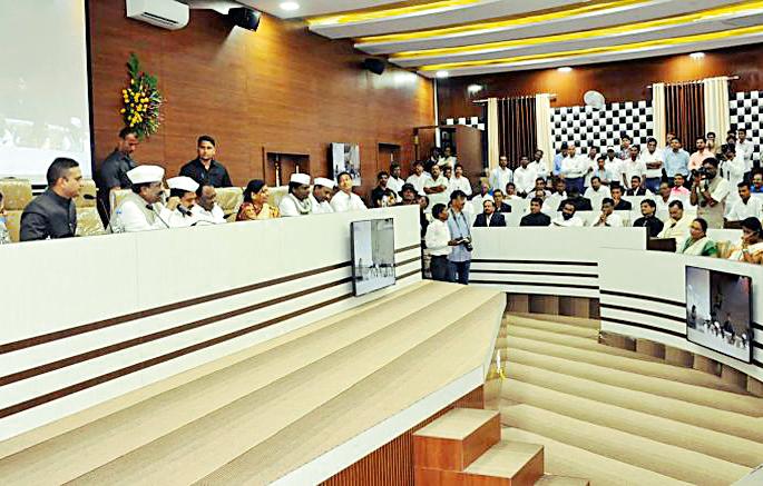 Work together and work together | एकसंघ बनून कामे करावी Work together and work together | एकसंघ बनून कामे करावी