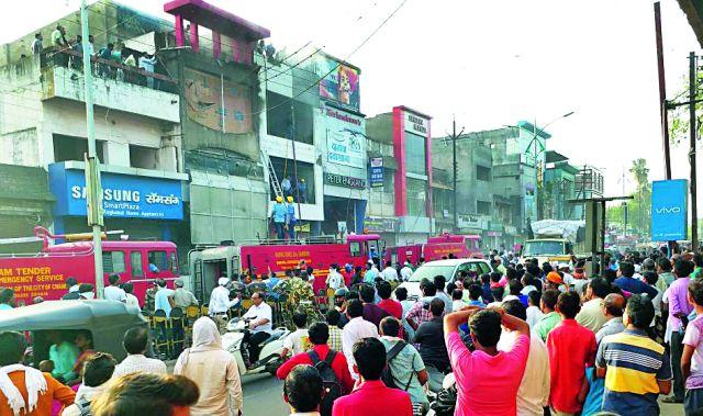 Fireworks in Sony Marketing | जटपुरातील सोनी मार्केटिंगला आग Fireworks in Sony Marketing | जटपुरातील सोनी मार्केटिंगला आग