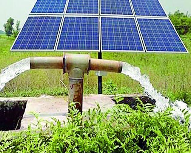 Farmers were self-supporting due to solar farming | सौर कृषिपंपांमुळे शेतकरी झाले स्वावलंबी